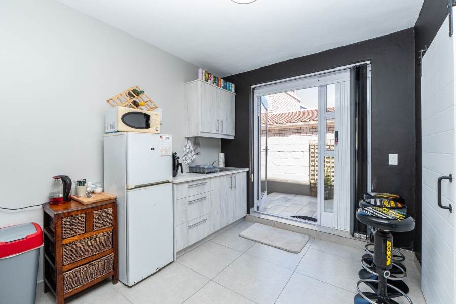 5 Bedroom Property for Sale in Myburgh Park Western Cape